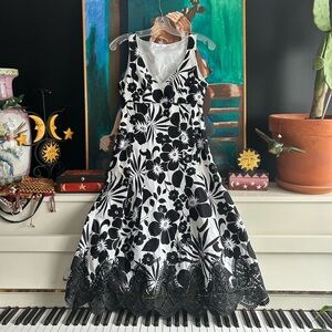 Chic Black and White Floral Midi Dress W Crochey Hem Small